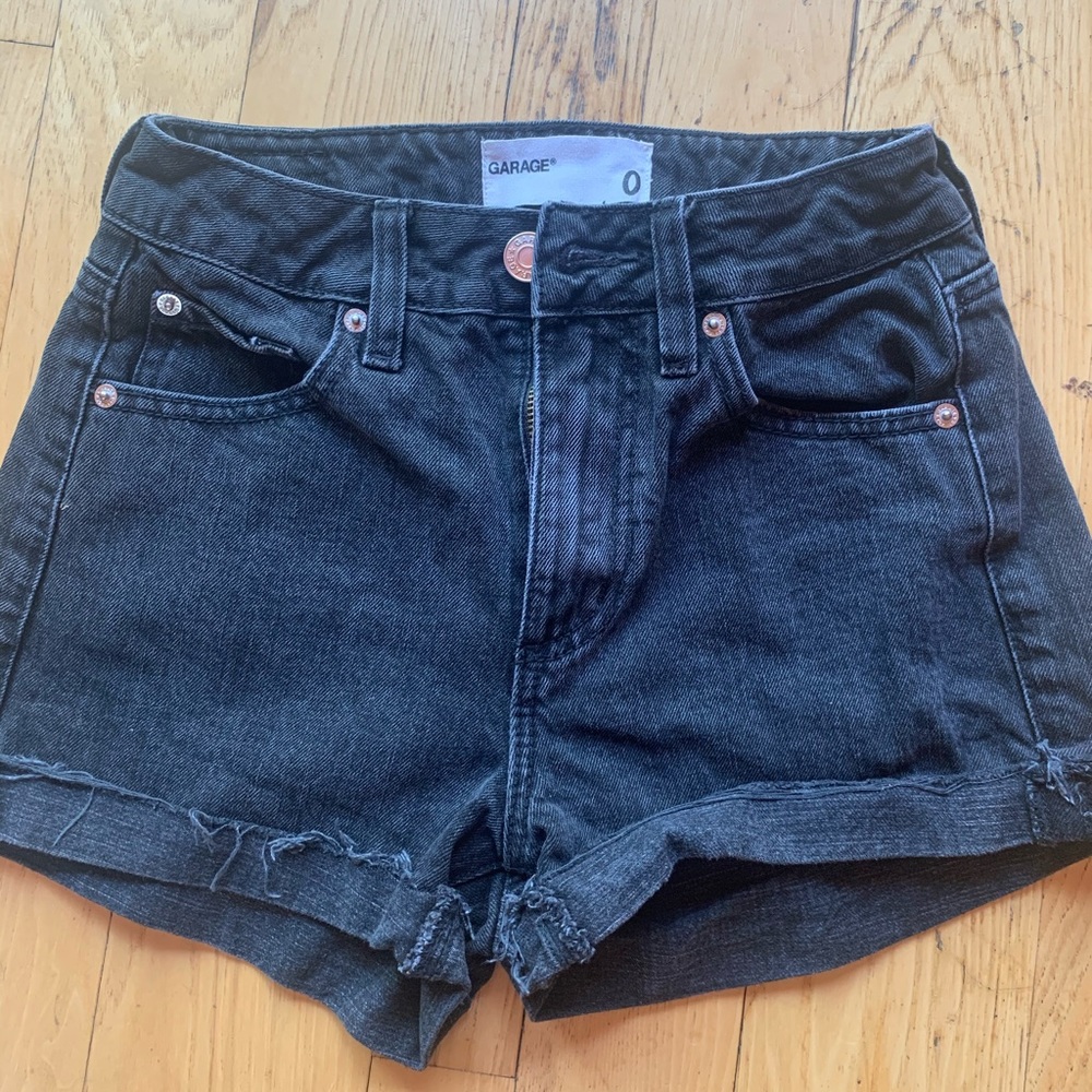 BLACK GARAGE SHORTS